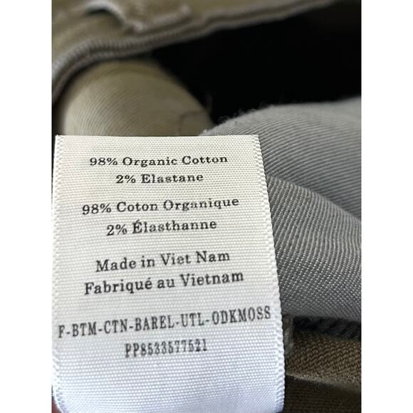 Everlane The Utility Barrel Pant in Dark Moss Green 8 - Picture 6 of 10